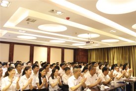 逆勢上揚，再創(chuàng)輝煌—新思路裝飾召開年中工作